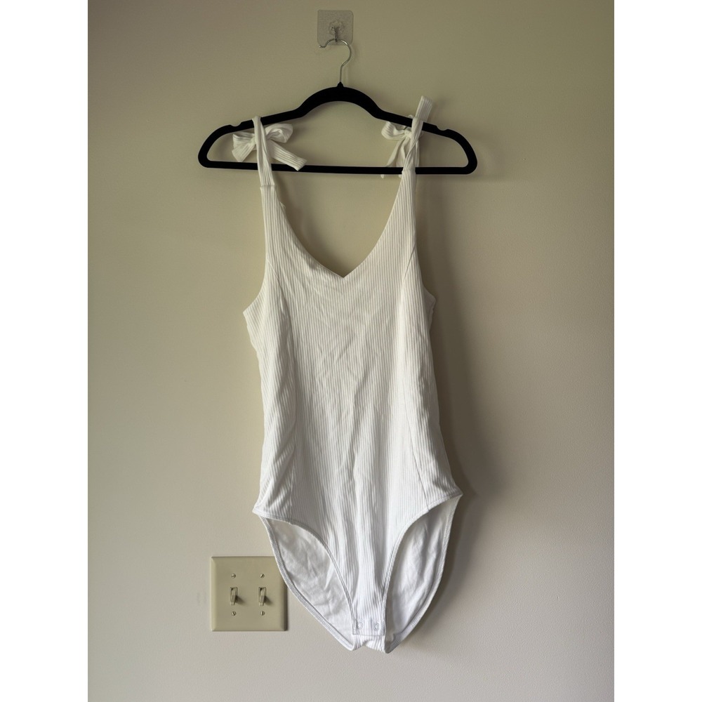 Old Navy Women's Size Medium White Ribbed Tie-Shoulder V-Neck Bodysuit